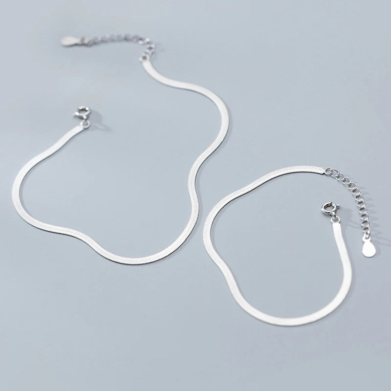 Close view of anklet silver with bracelet charm detail in 925 sterling silver