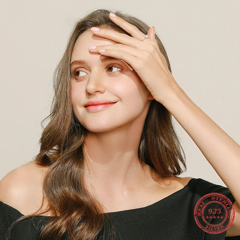 Silver wedding ring with ring size from ring guidance