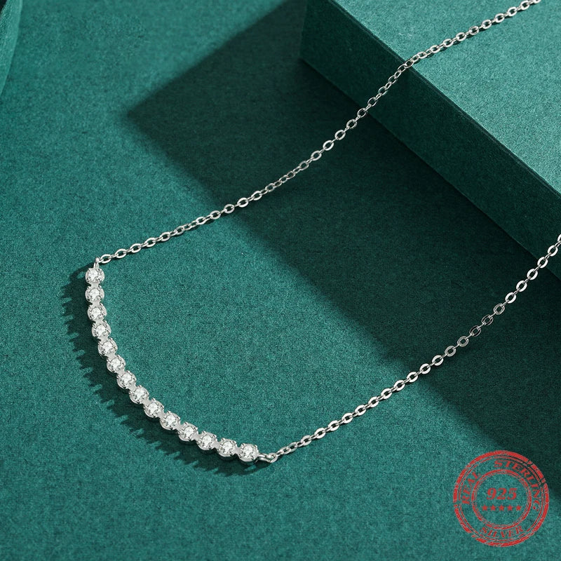 Chain necklace in 925 sterling silver holding a zirconia pendant