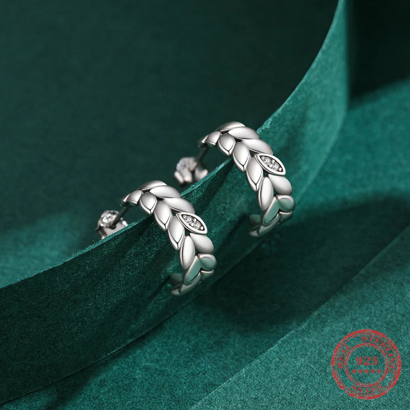 Stud earrings crafted in 925 silver for daily wear