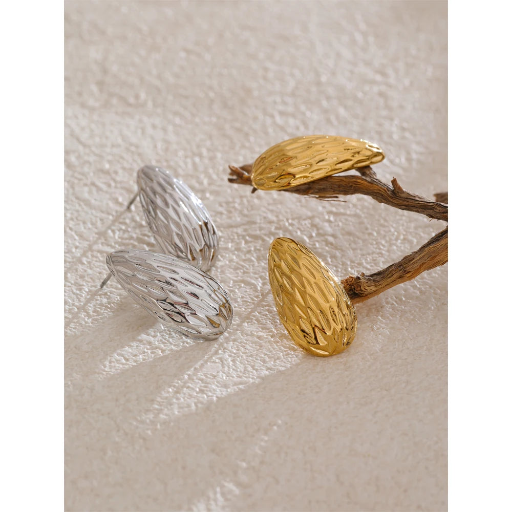 Gold earrings gold style in minimalist geometric shape