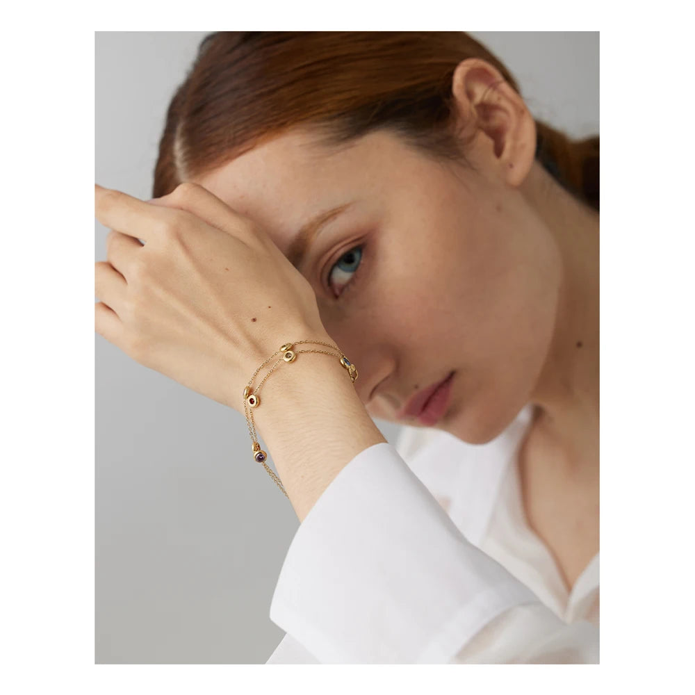 Colorful jewelry chain and bracelet look with polished finish