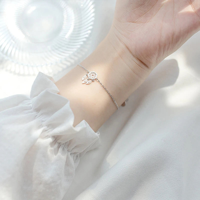 Bracelet chain in 925 silver highlighting dreamcatcher leaf detail