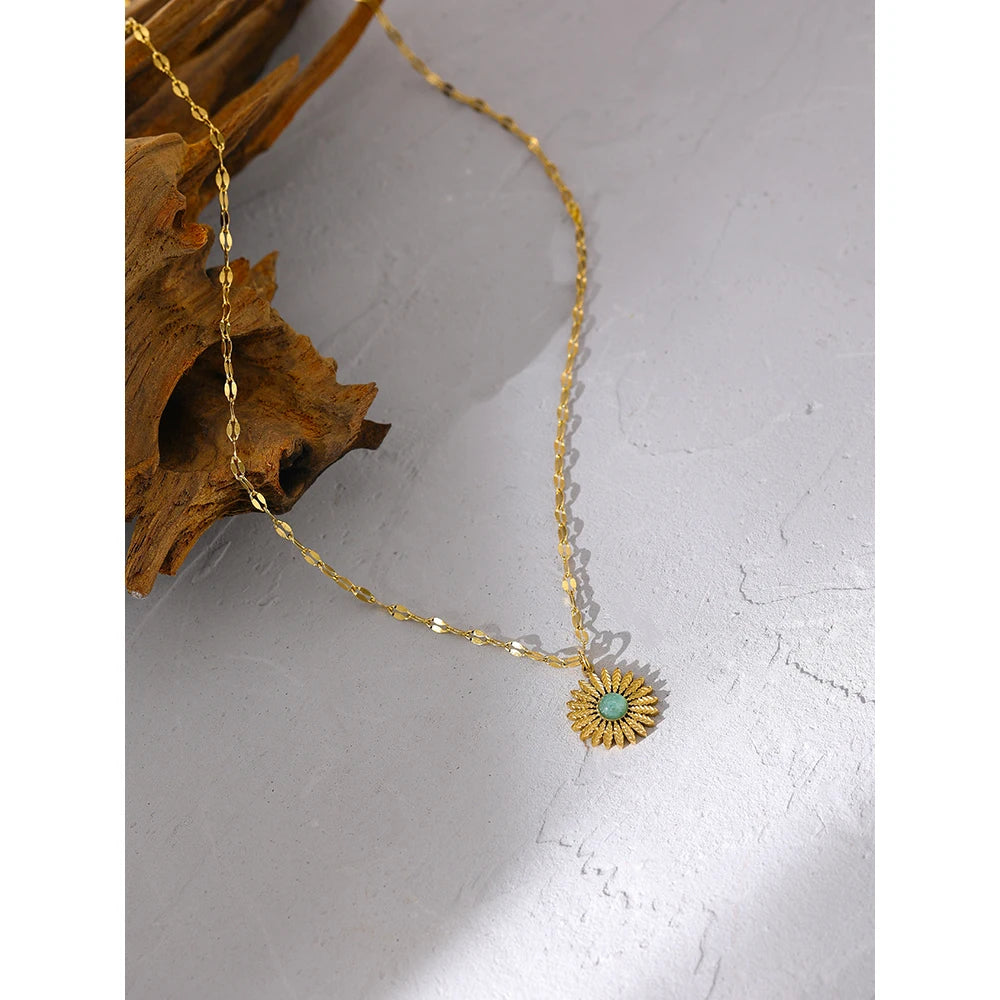 Gold chain flower necklace for women