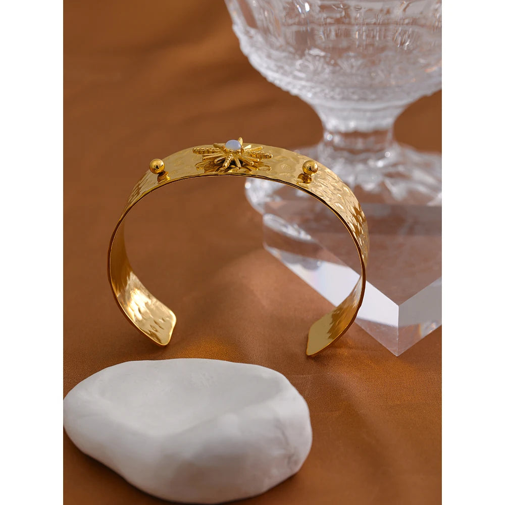 Minimal gold cuff with bracelet with gold contour as a bangle bracelet