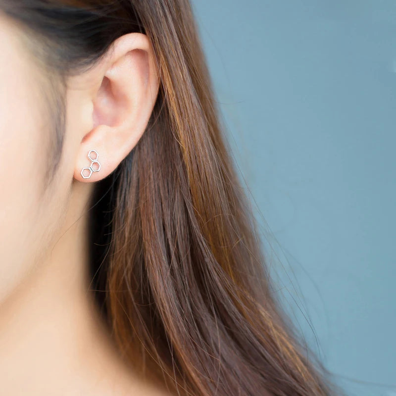 Women stud earrings in sterling silver honeycomb motif