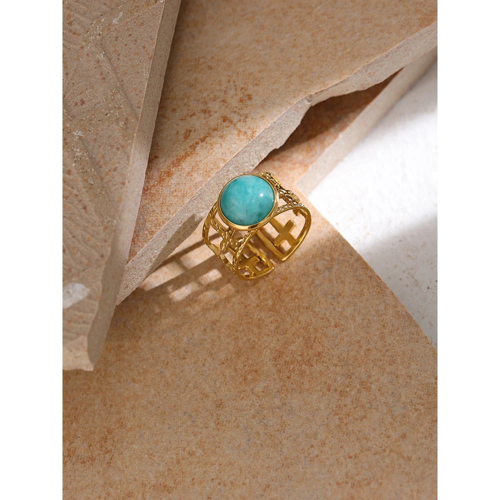 Blue stone shine framed by a ring with gold on a stainless steel ring