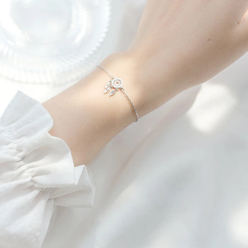 925 sterling silver bracelet in silver color with delicate leaf charm