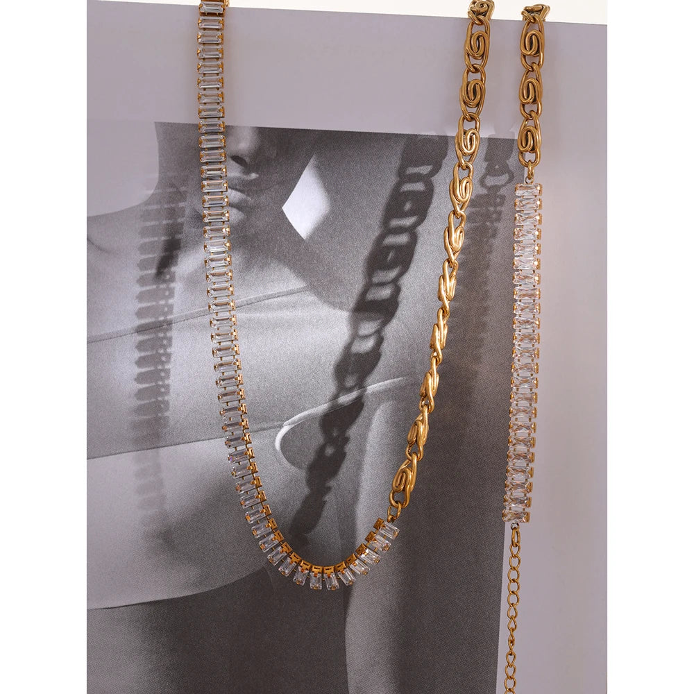 Elegant jewelry set with necklace gold necklace glow and bracelet with chain