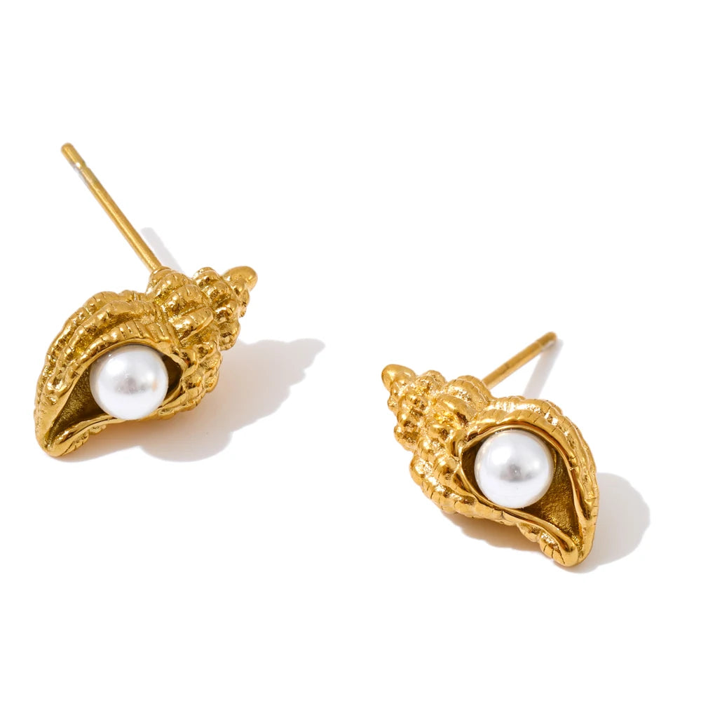 Lightweight earrings stud earrings with pearl center