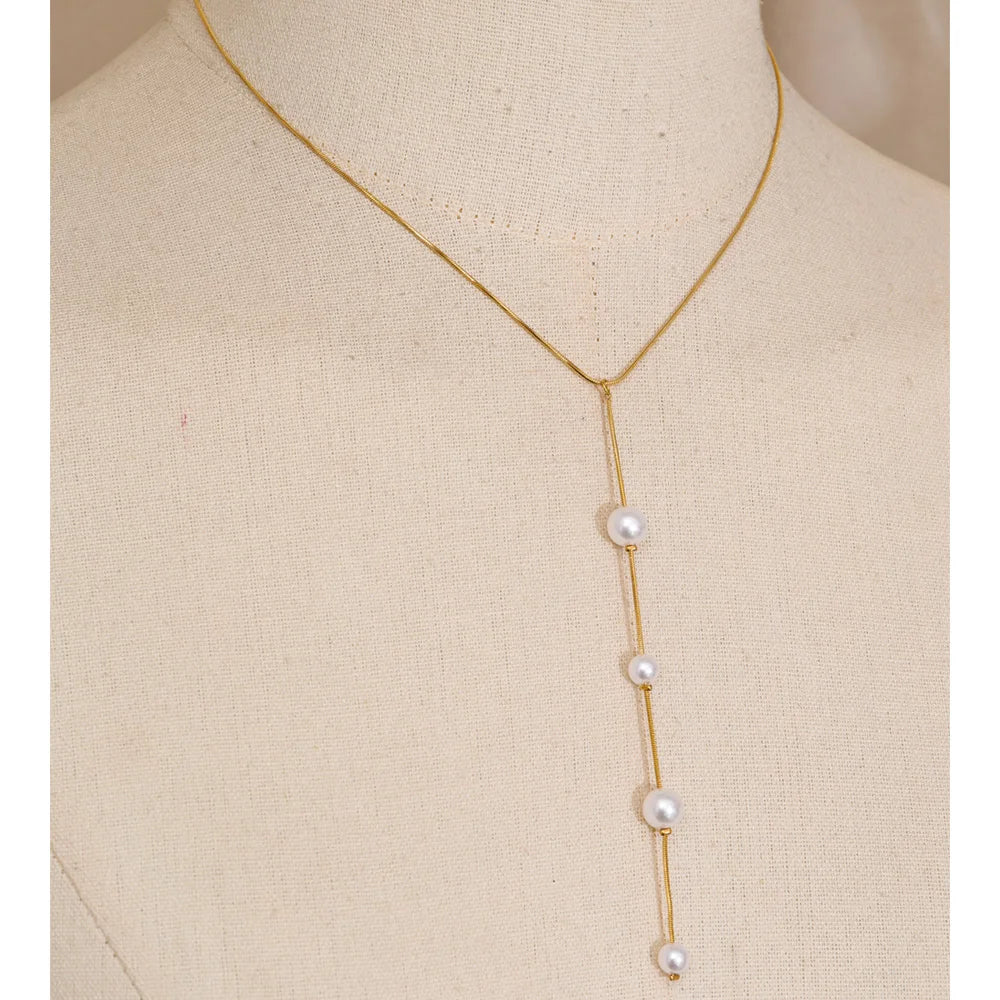 Elegant pearl on a necklace design with delicate chain