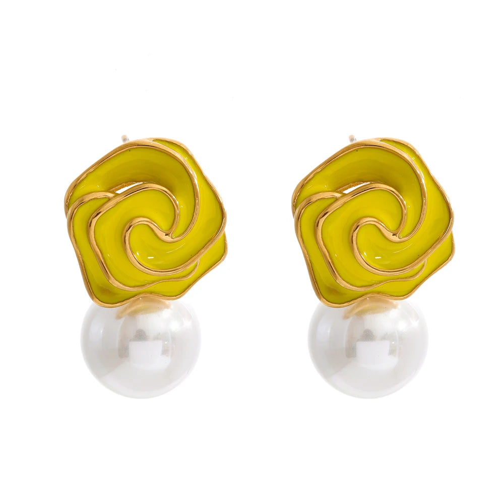 Minimalist earrings earrings gold with enamel flower and pearl