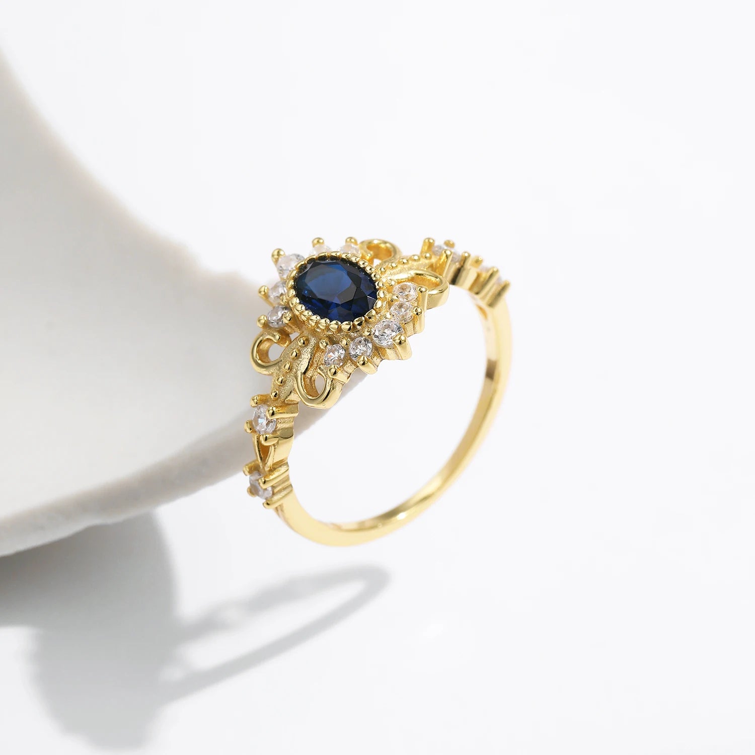 925 sterling silver ring with blue oval zirconia crown design