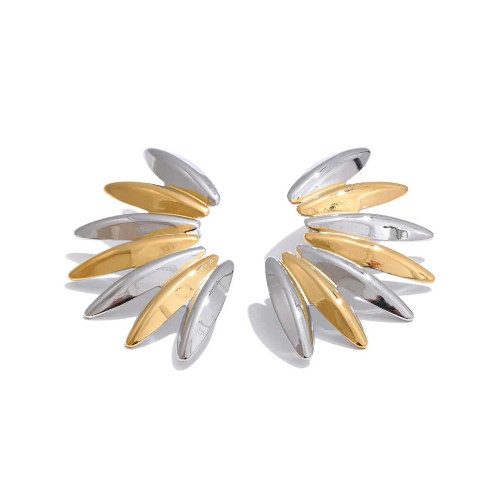 Fashion jewelry gold and earrings in stainless steel metal