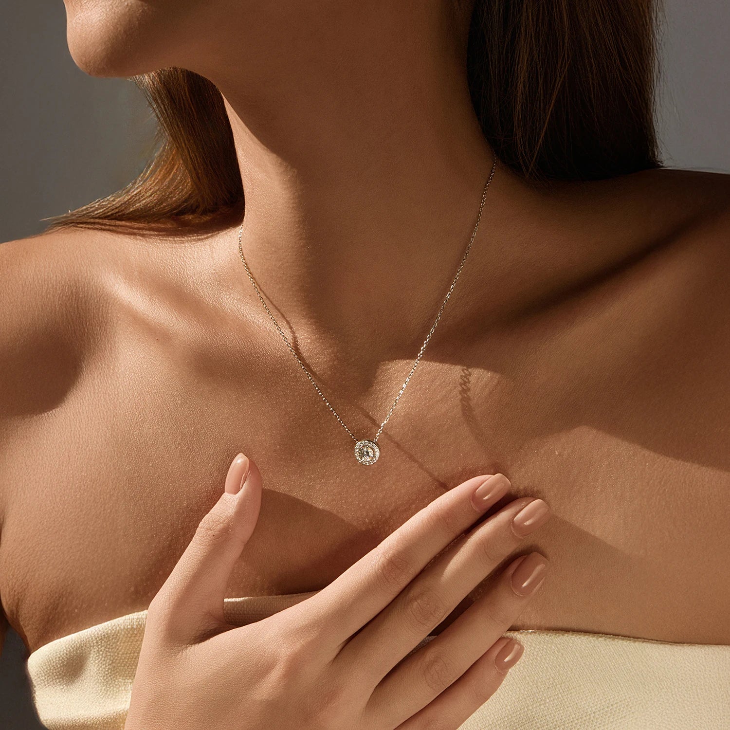 Elegant 925 silver chain necklace featuring moissanite diamond sparkle