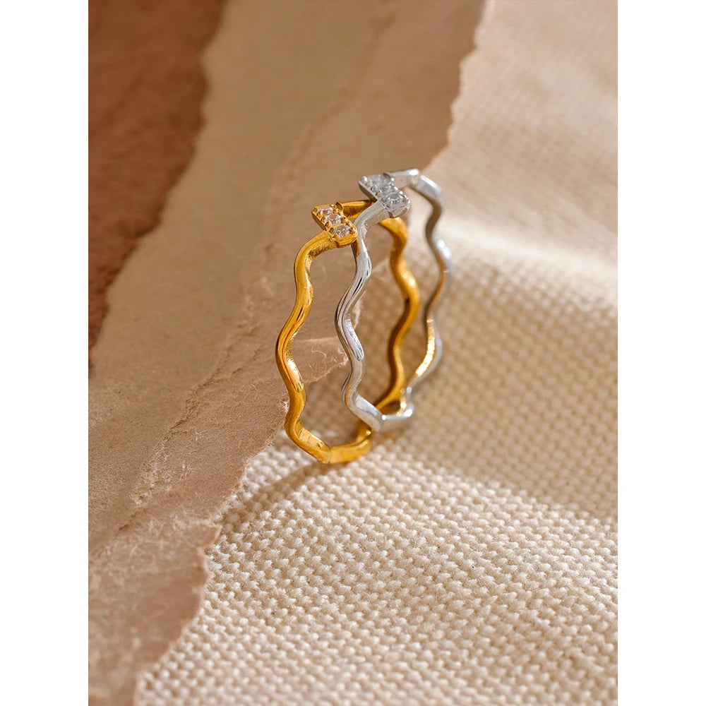 Cubic zirconia ring styled with minimalist stainless design