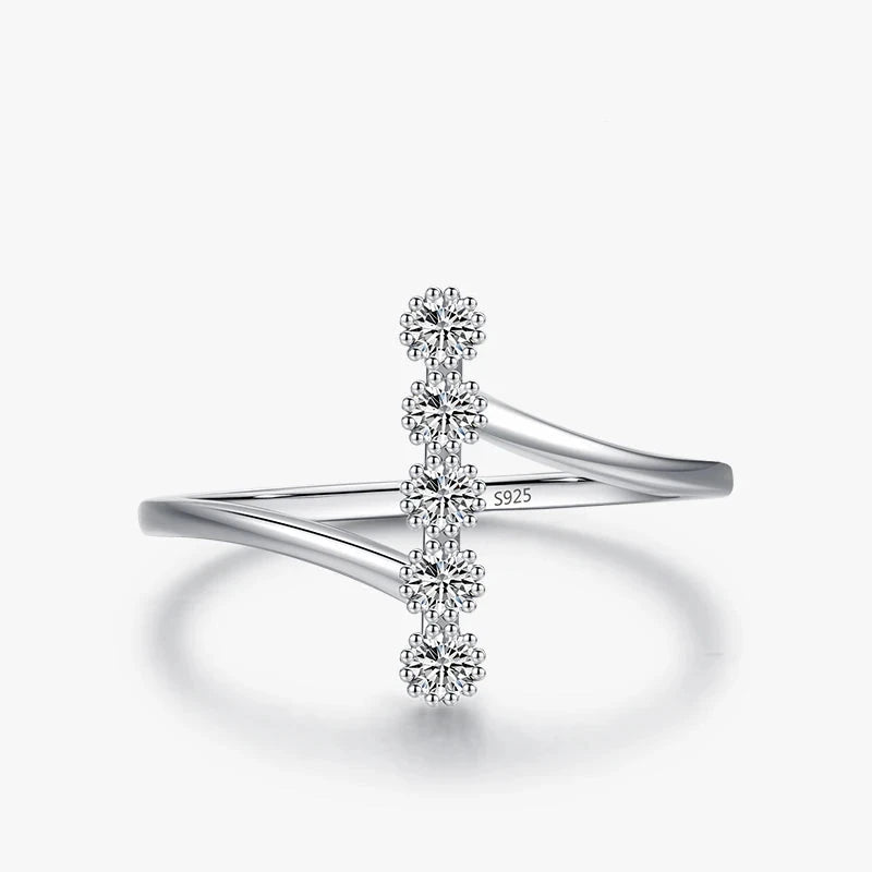 Silver engagement ring with classic shine and comfortable ring with size fit