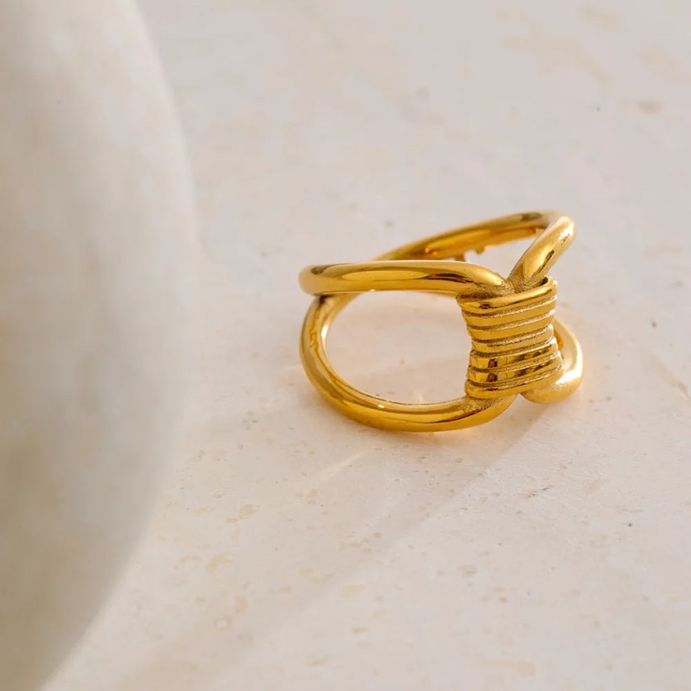 Smooth gold ring and knot detail for modern style