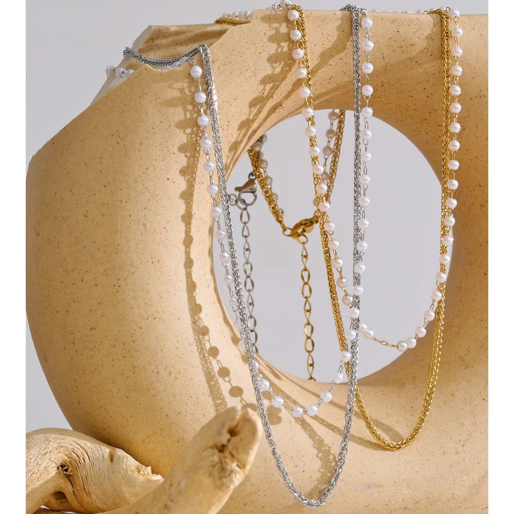 Pearl for necklace detail arranged along two layered chains