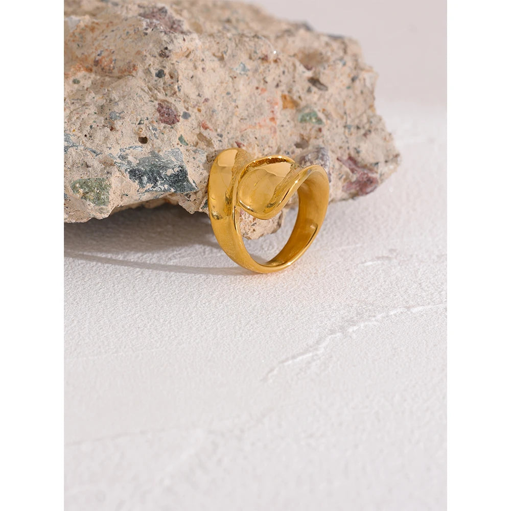Elegant gold rings gold profile with subtle gold in ring glow