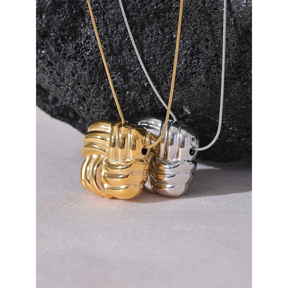 Long necklace gold plated with square stripe pendant