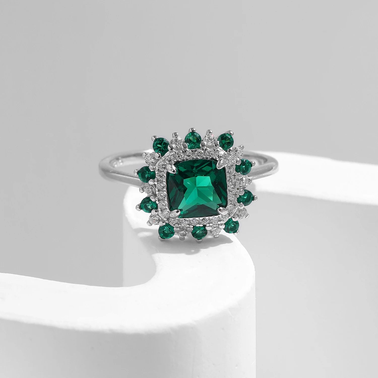 Classic cocktail ring in 925 sterling silver with vivid green stone
