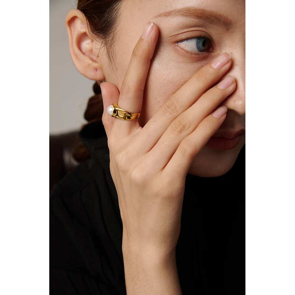 Geometric ring with gold in ring finish