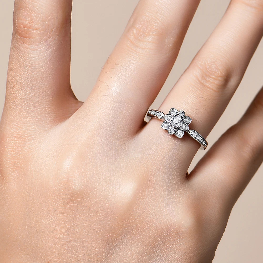 Women’s 3mm round diamond-look moissanite ring sterling silver