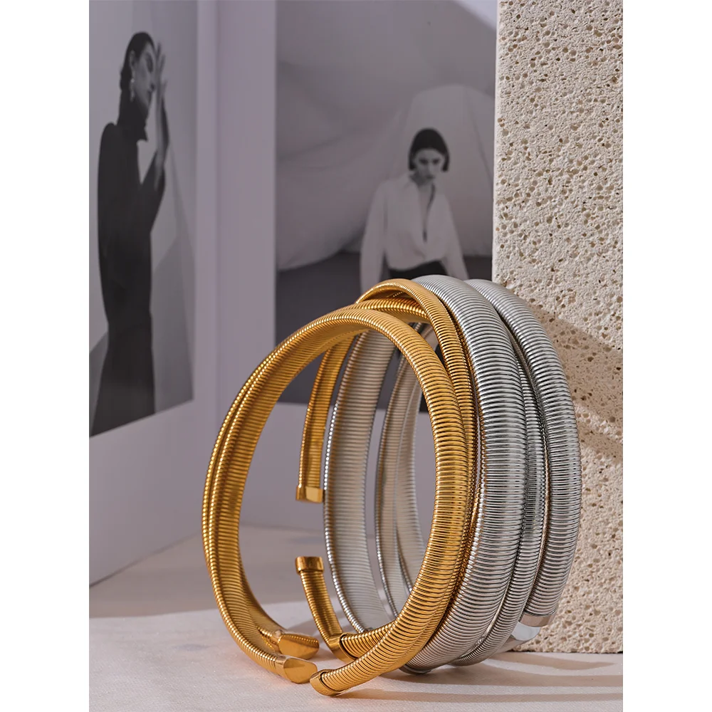 Chunky elastic torque necklace gold plated stainless steel