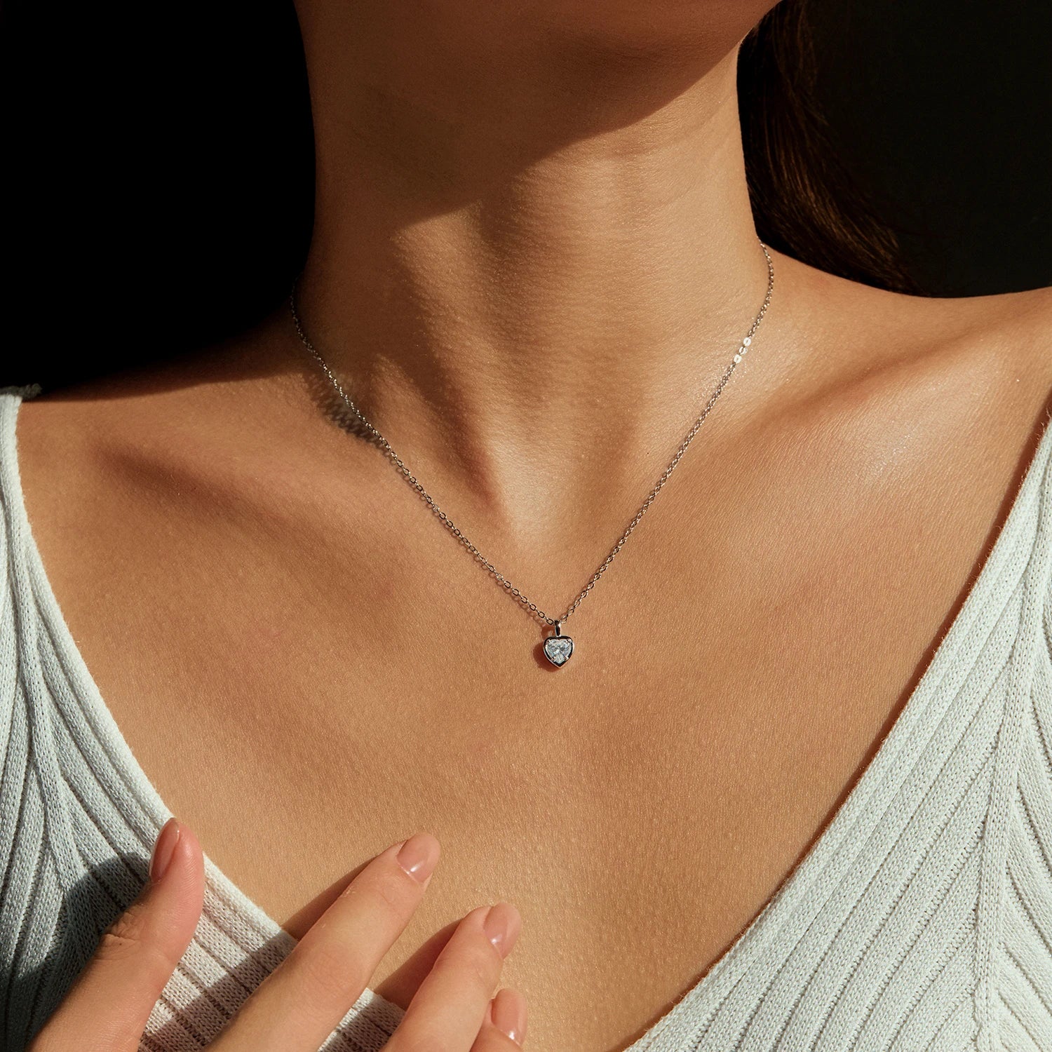 Heart pendant silver necklace with linked chain sparkle