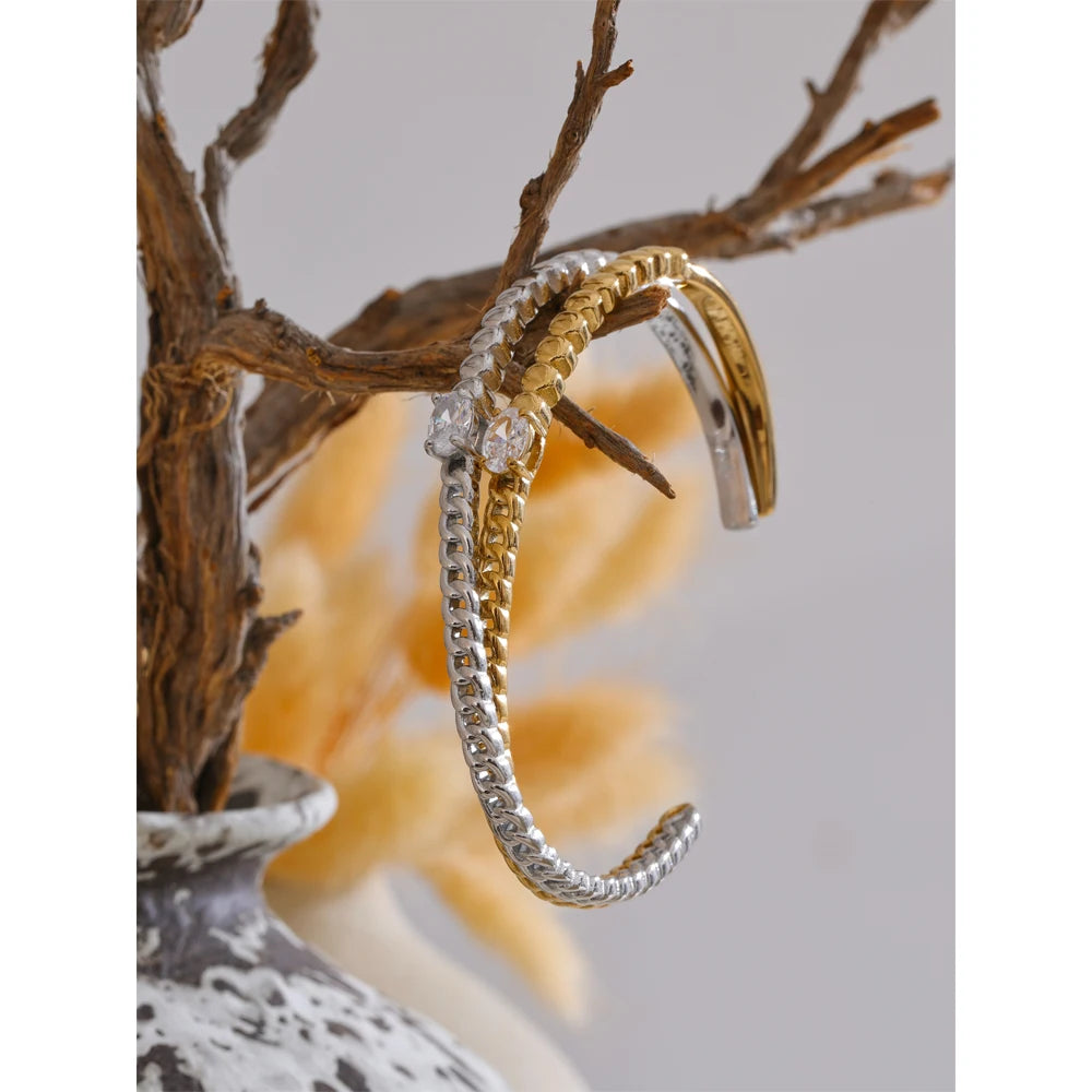 Bracelet chain profile showing zircon sparkle in a gold chain bracelet mood