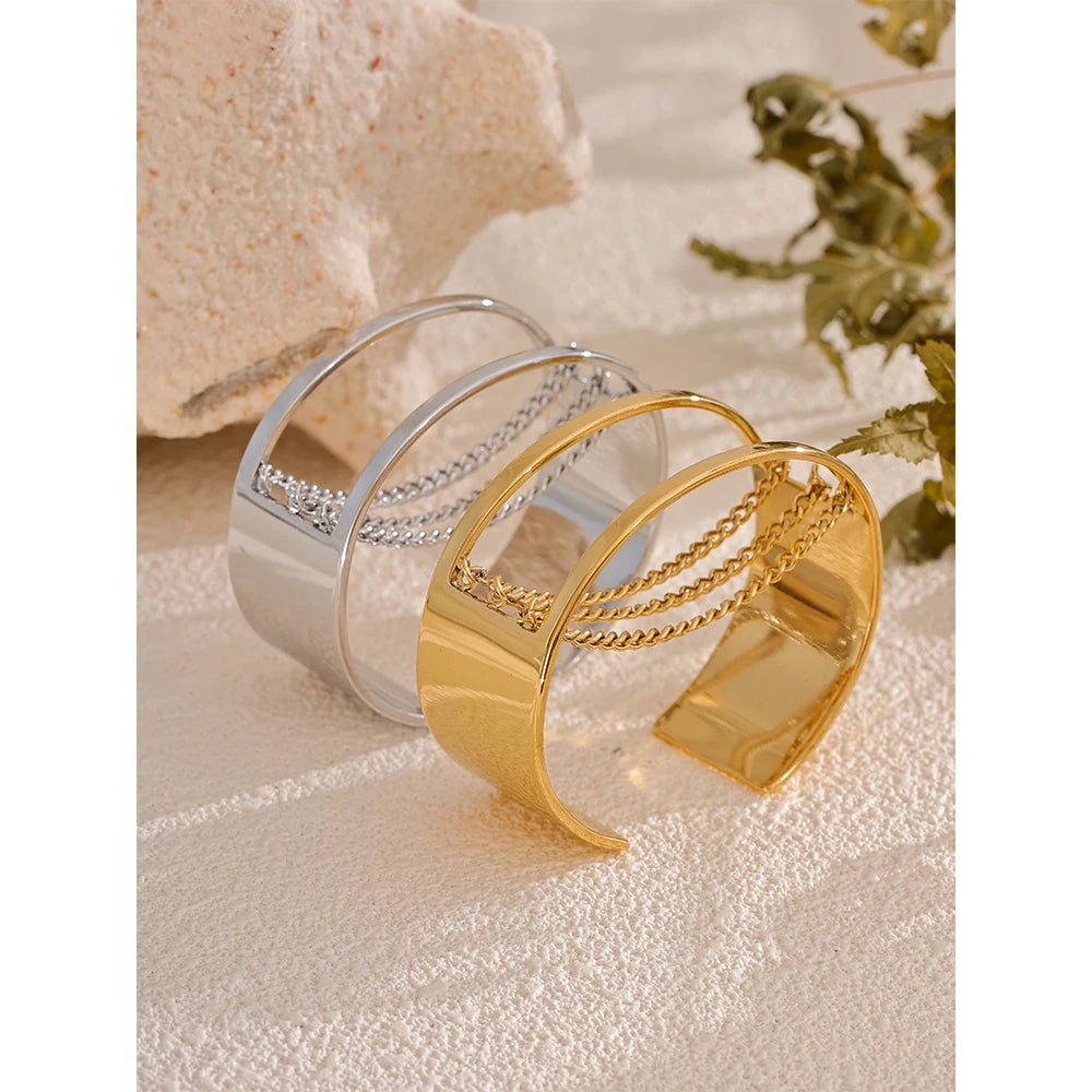 Angled shot of chain with gold texture on a bracelet with gold surface