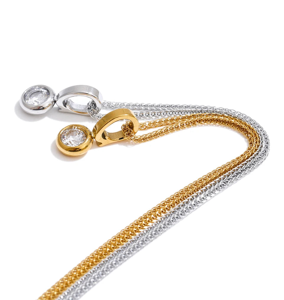 Refined necklace and necklace with luminous zirconia accent