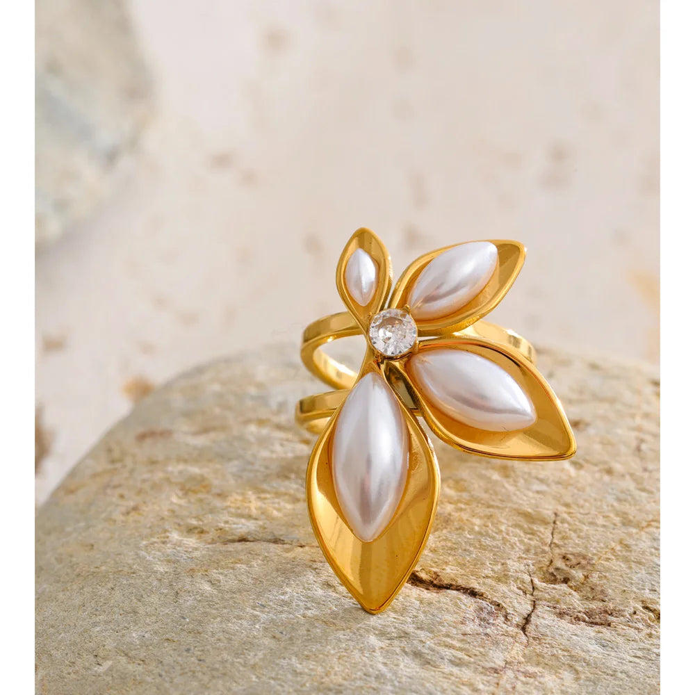 Jewelry set with gold ring and earrings pearls modern style