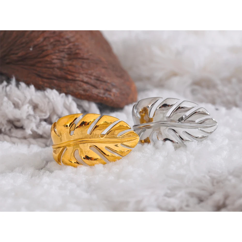 Leaf rings motif ring with size adjustment