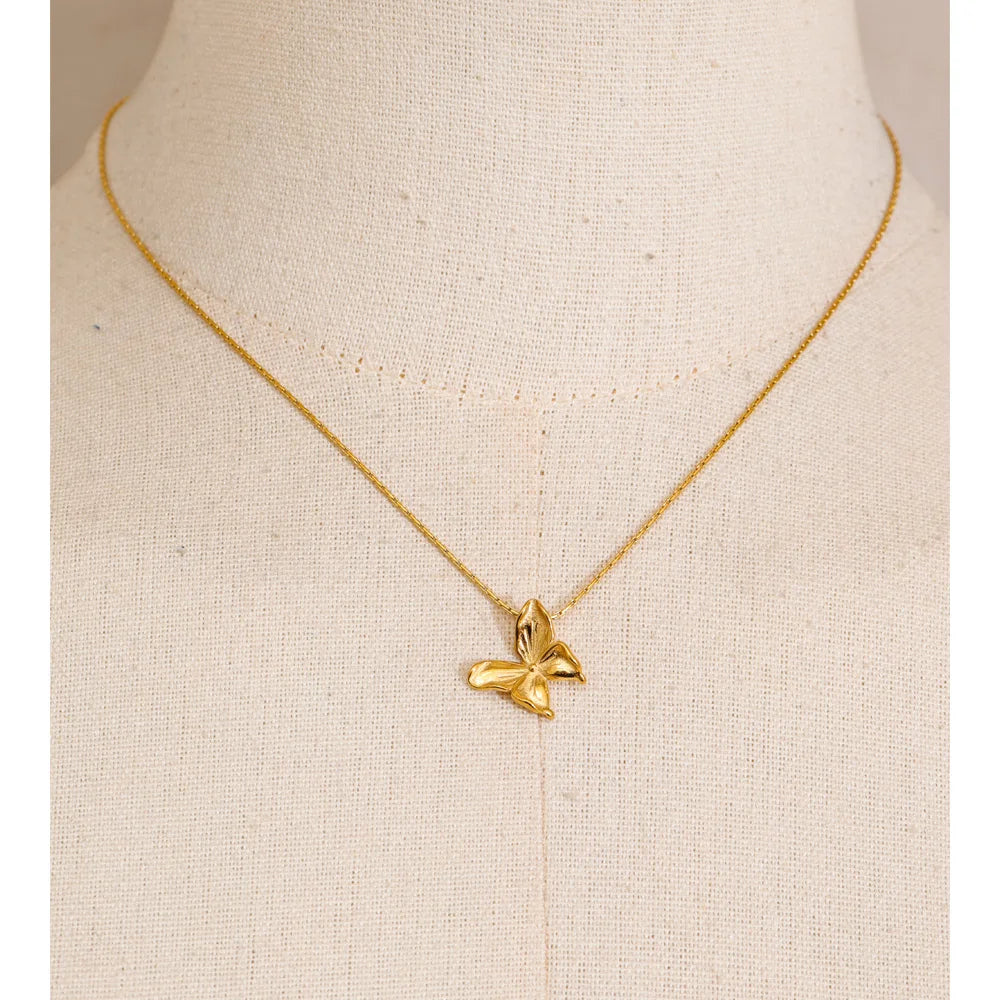 Elegant pendant necklace with gold of necklace butterfly detail