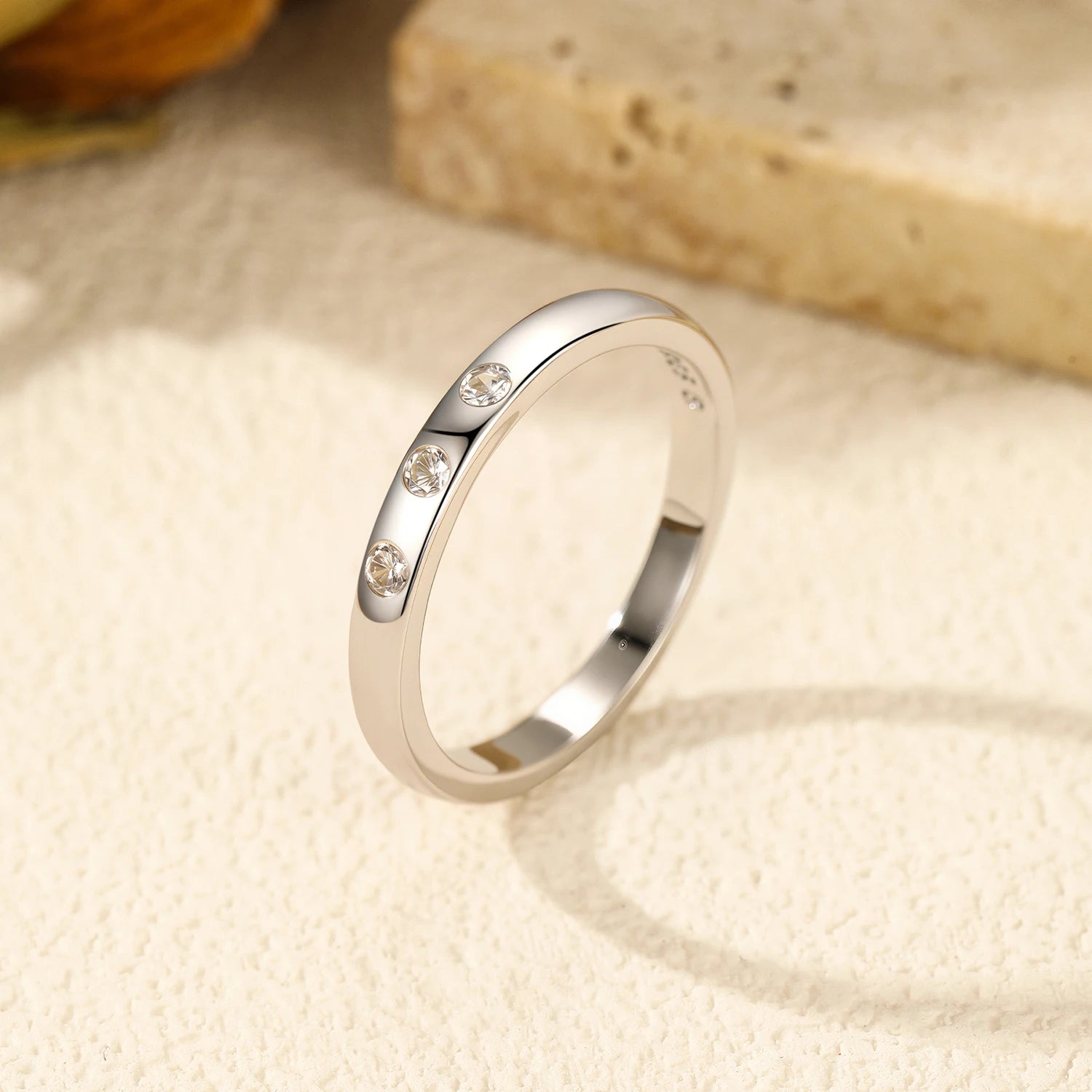 Stacking ring in sterling silver with smooth ring with size detail