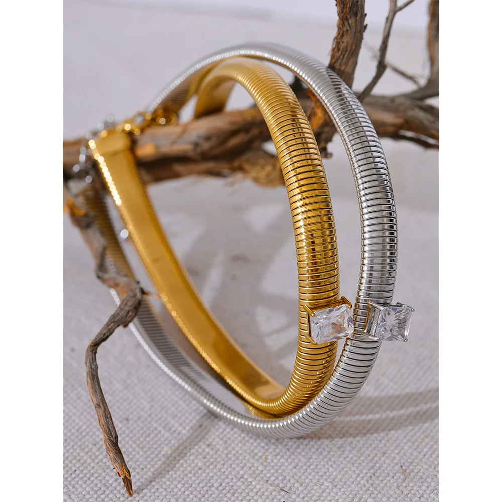 Gold chainlet elastic necklace in jewelry stainless steel