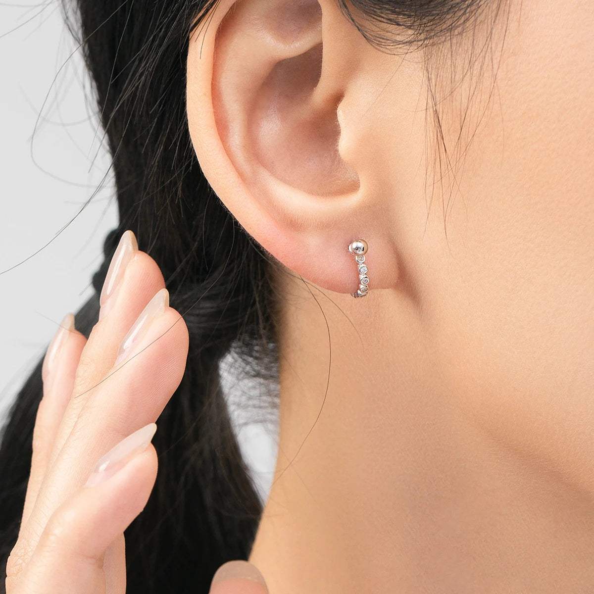 Silver hoop ear rings with zircon in sterling silver