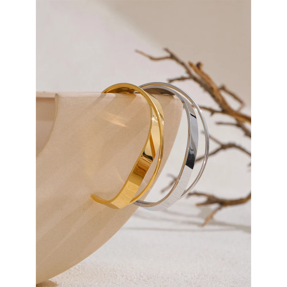 A gold bracelet with smooth polish in classic gold jewelry style