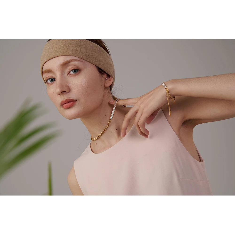 Necklace women style featuring a sleek chain and bracelet design