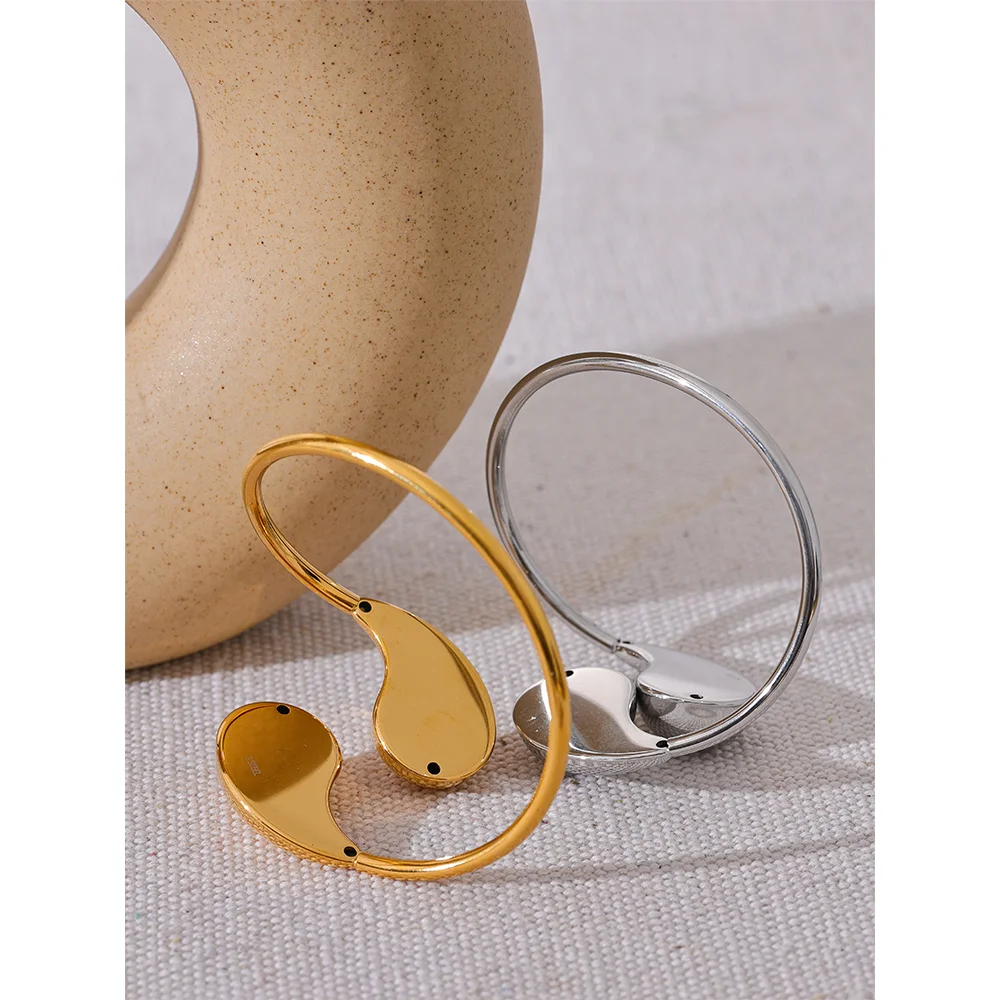 A gold bracelet captured with smooth edges and luminous finish