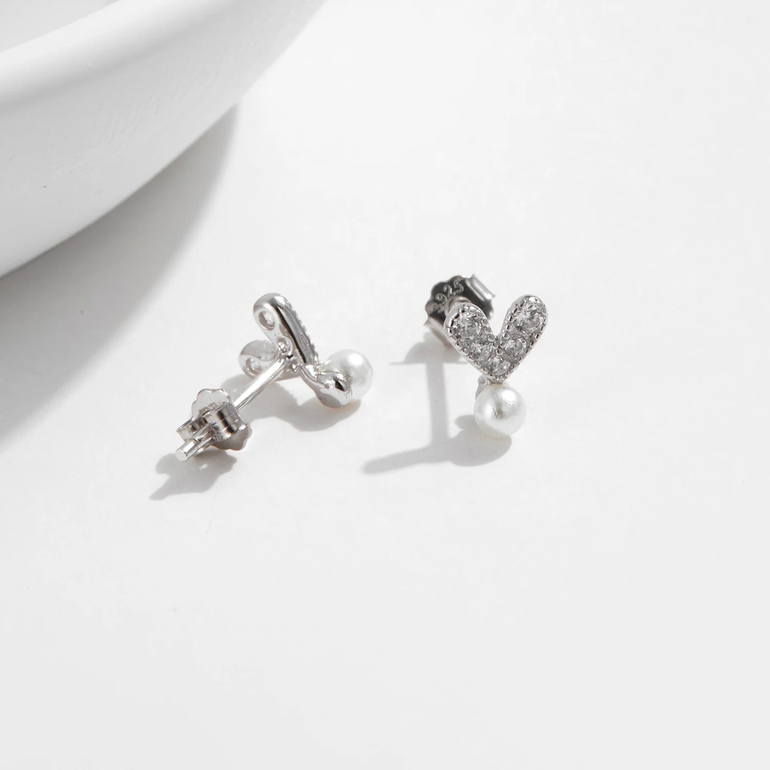 Elegant ear rings featuring sterling silver finish and lustrous pe arl center