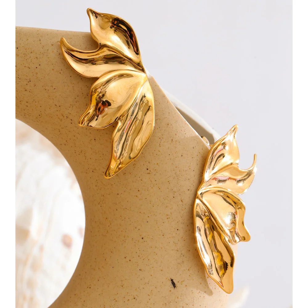 Earrings stud earrings design with gold plated flower shape