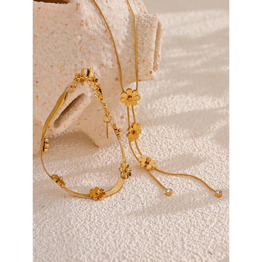 Ch ain flower necklace and bracelet set gold tone