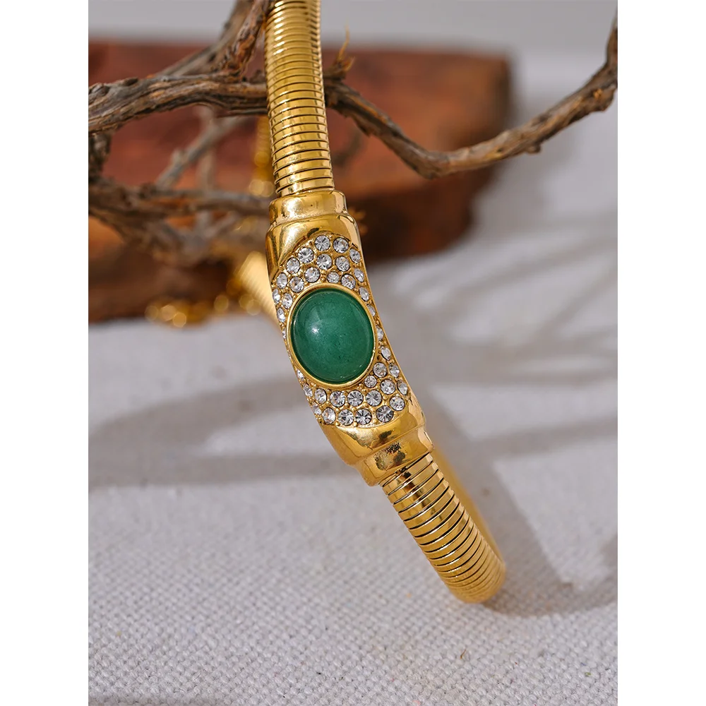 Elegant gold and necklace design in stainless steel Cuban chain choker