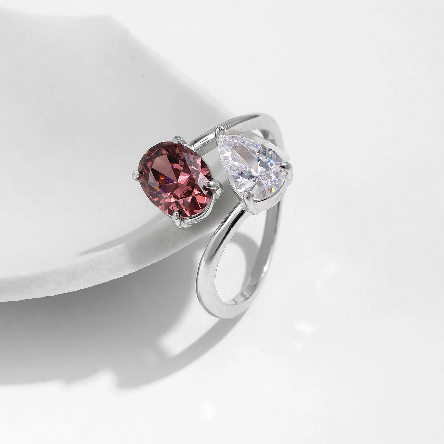 Side view of silver color band and water drop zircon oval ring design