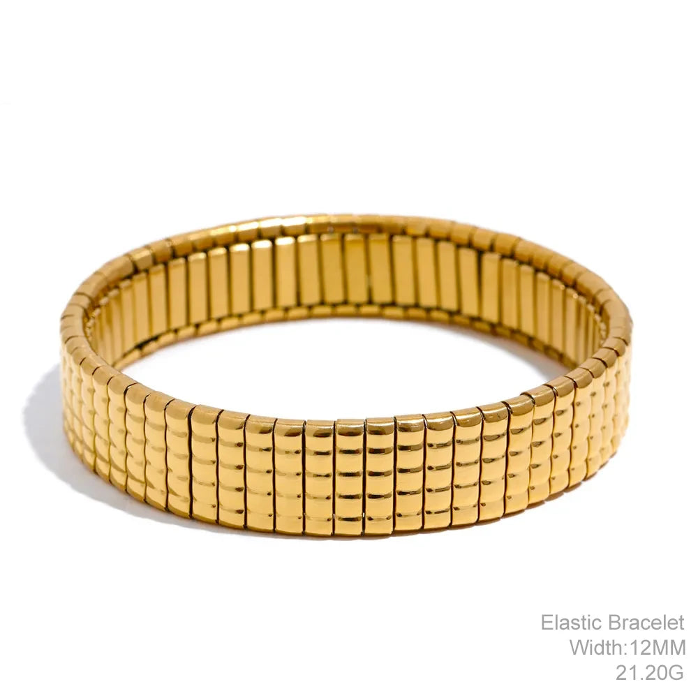 Versatile gold chain band functioning as a bracelet for gold accent