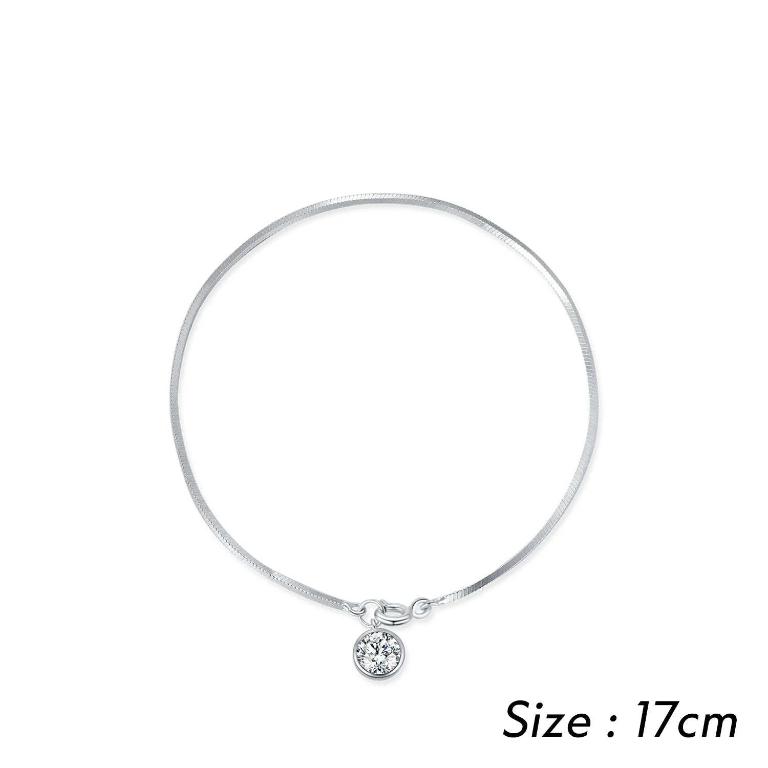 Modern bracelet with gold featuring a balanced chain bracelet shape