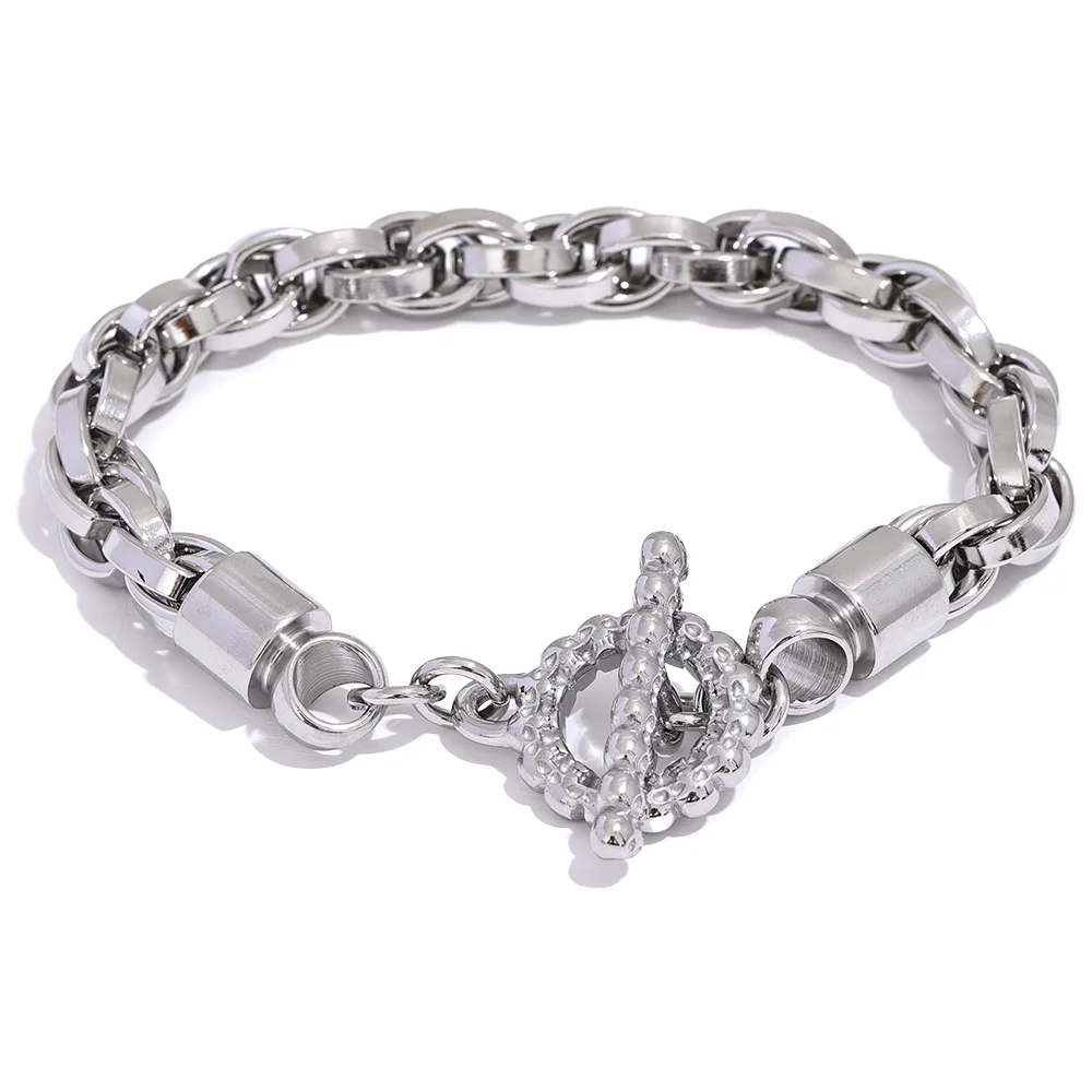 Classic gold chain bracelet arranged beside matching pieces